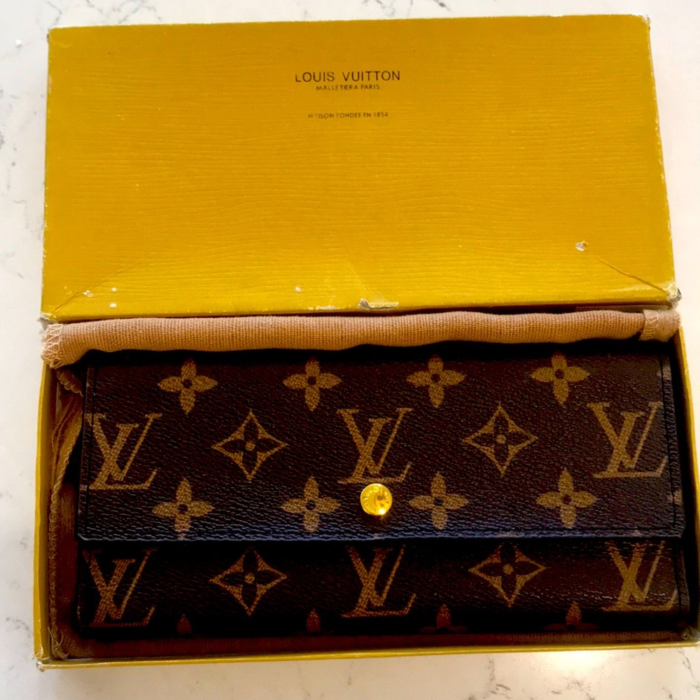 New Condition vintage Louis Vuitton wallet.Purchased in 2000 but never used